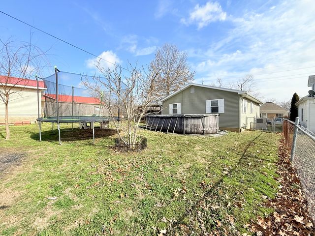 1413 Mckinley Street S, Harrisburg, IL 62946