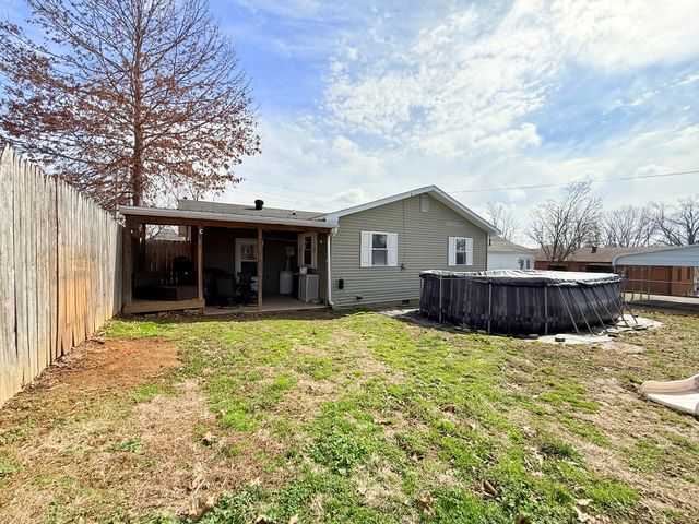 1413 Mckinley Street S, Harrisburg, IL 62946