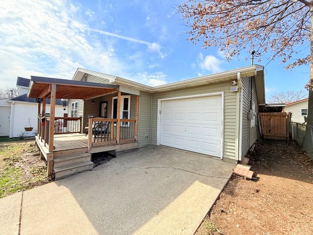 1413 Mckinley Street S, Harrisburg, IL 62946