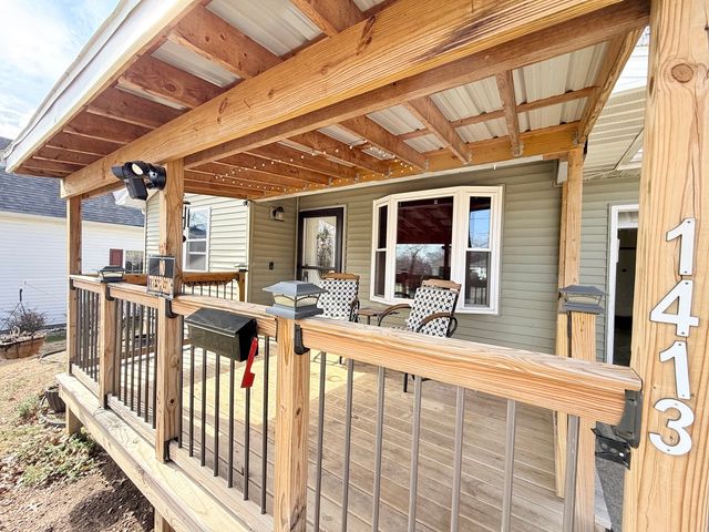 1413 Mckinley Street S, Harrisburg, IL 62946