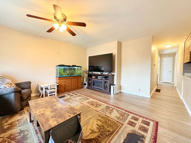 1413 Mckinley Street S, Harrisburg, IL 62946