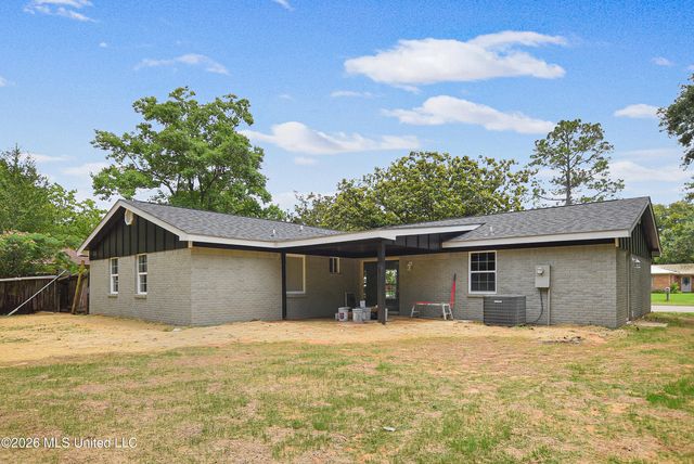2104 Westgate Parkway, Gautier, MS 39553