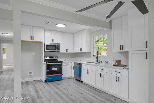 2104 Westgate Parkway, Gautier, MS 39553