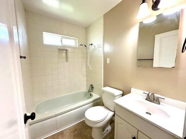 1319 N Richmond Avenue, Hanford, CA 93230