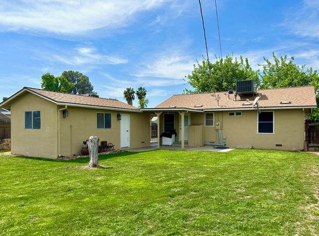 1319 N Richmond Avenue, Hanford, CA 93230