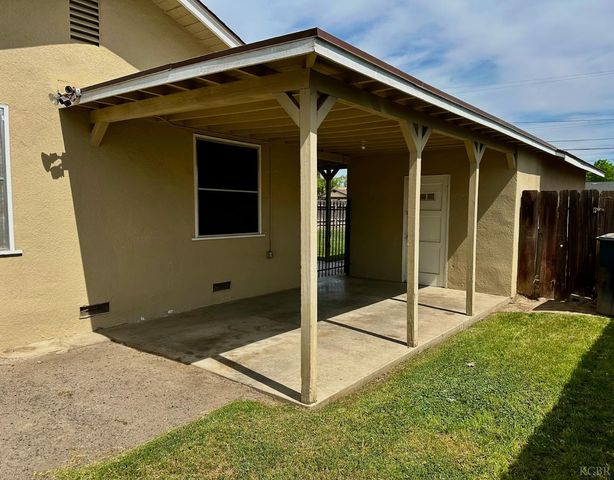 1319 N Richmond Avenue, Hanford, CA 93230