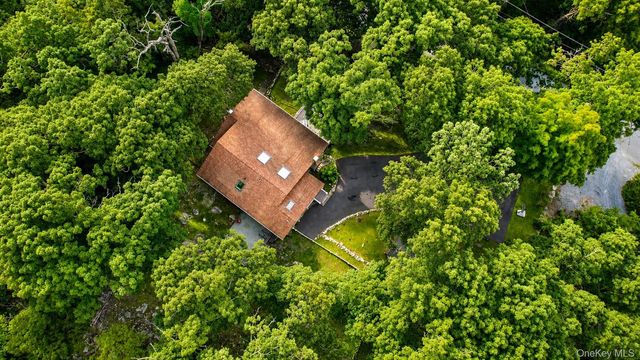 31 Pleasant Road, Lake Peekskill, NY 10537