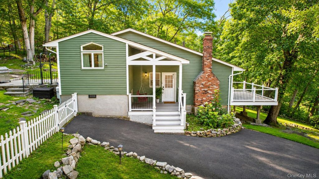 31 Pleasant Road, Lake Peekskill, NY 10537 — photo 2