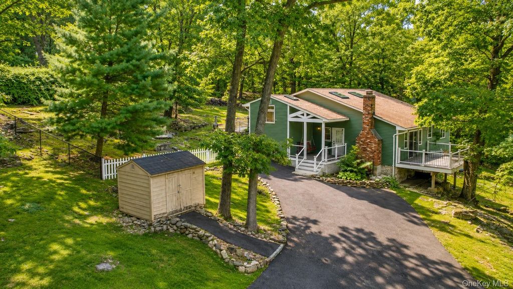 31 Pleasant Road, Lake Peekskill, NY 10537 — photo 4