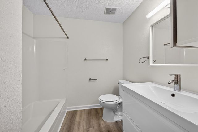 8101 Amelia Road 401D, Houston, TX 77055