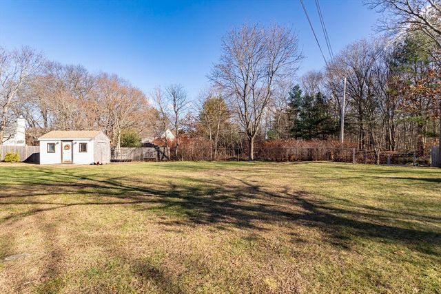 28 Nevens Circle, Rockland, MA 02370