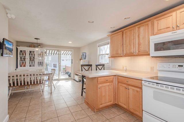 28 Nevens Circle, Rockland, MA 02370