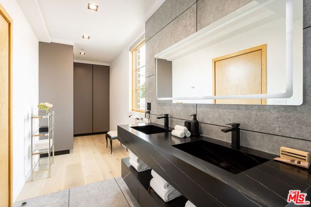 547 N Sweetzer Avenue 103, West Hollywood, CA 90048