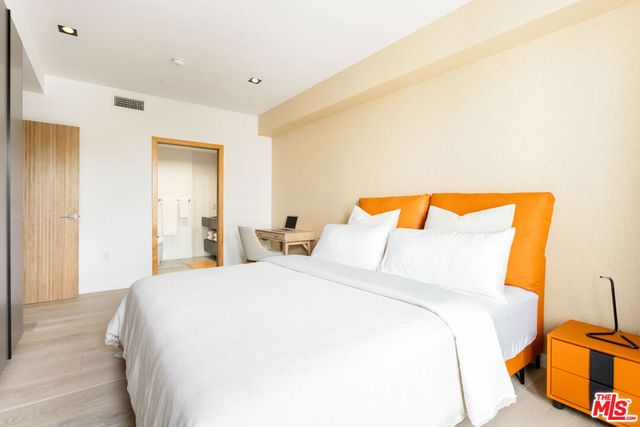 547 N Sweetzer Avenue 103, West Hollywood, CA 90048