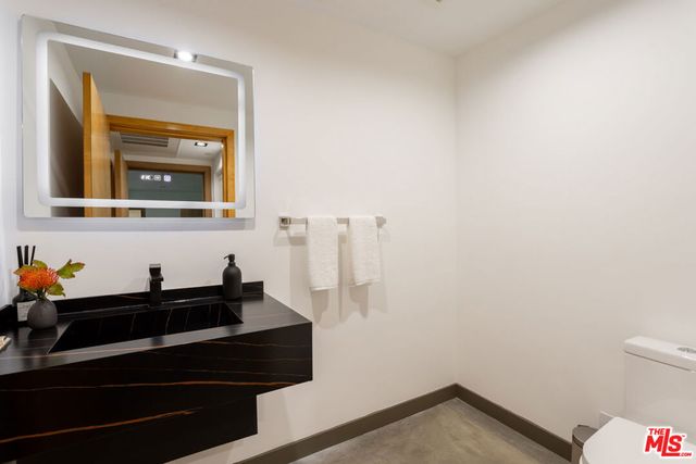 547 N Sweetzer Avenue 103, West Hollywood, CA 90048