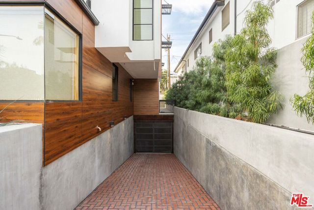 547 N Sweetzer Avenue 103, West Hollywood, CA 90048