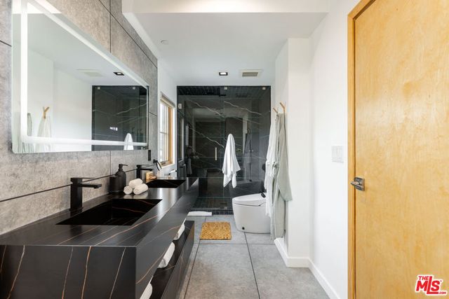 547 N Sweetzer Avenue 103, West Hollywood, CA 90048