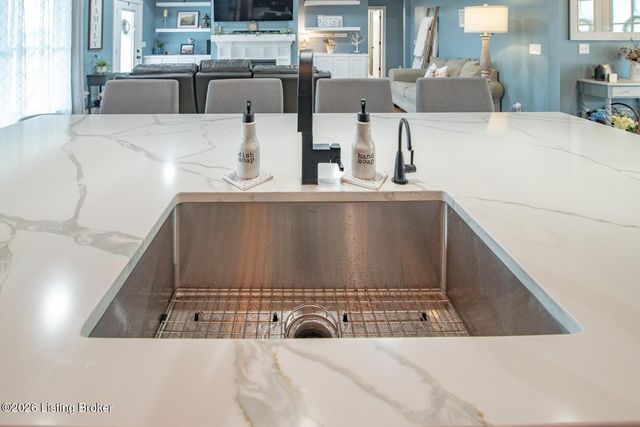 108 Summit Creek Dr, Elizabethtown, KY 42701