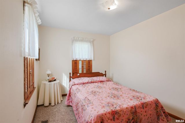 707 DOGWOOD Lane, Marion, IL 62959