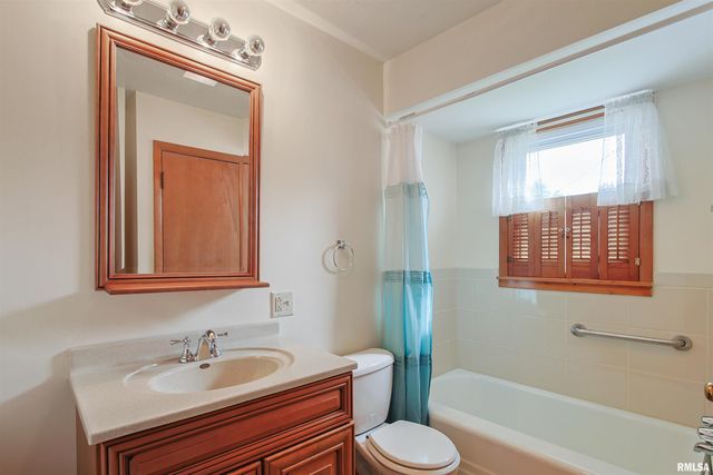 707 DOGWOOD Lane, Marion, IL 62959