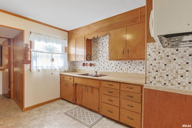 707 DOGWOOD Lane, Marion, IL 62959