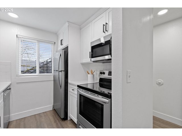 12642 Nw BARNES Rd 8, Portland, OR 97229