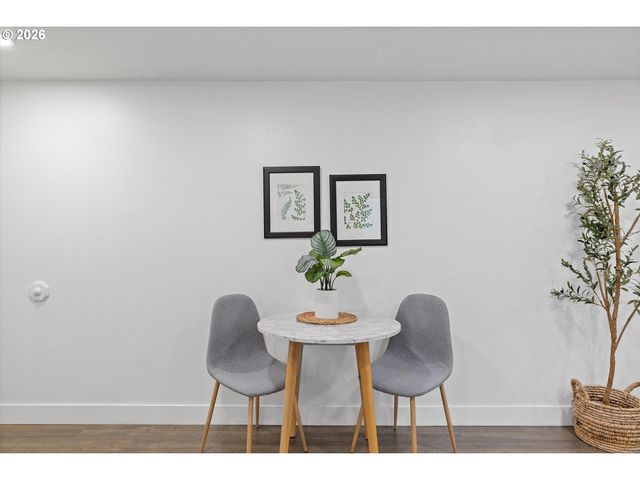 12642 Nw BARNES Rd 8, Portland, OR 97229