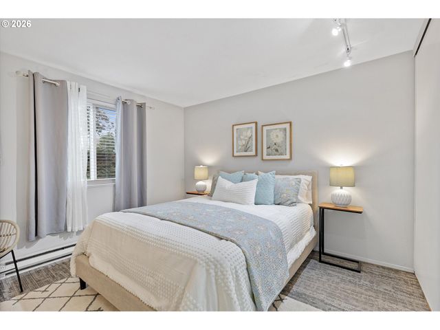 12642 Nw BARNES Rd 8, Portland, OR 97229