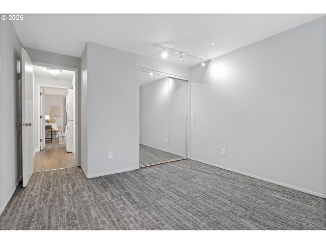 12642 Nw BARNES Rd 8, Portland, OR 97229