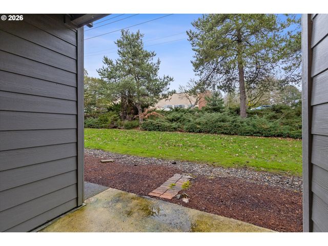 12642 Nw BARNES Rd 8, Portland, OR 97229