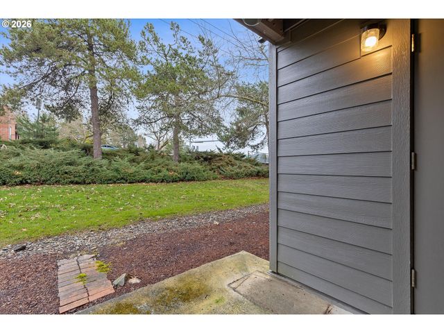 12642 Nw BARNES Rd 8, Portland, OR 97229