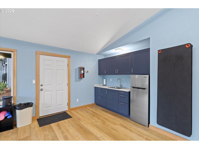 12642 Nw BARNES Rd 8, Portland, OR 97229