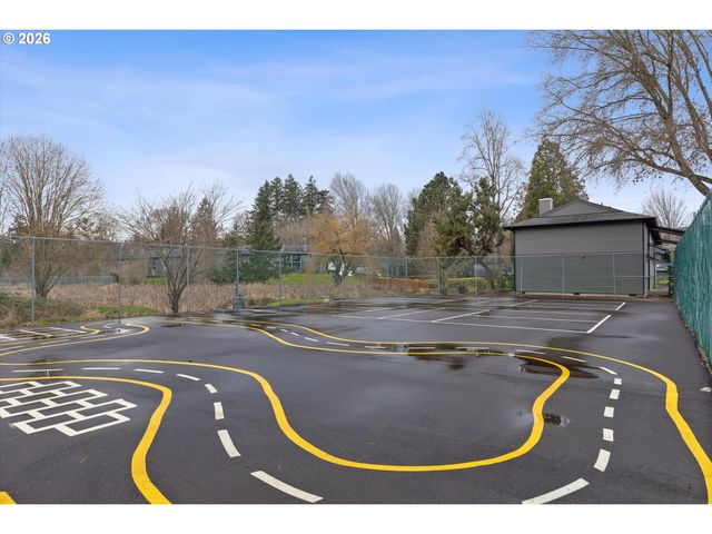 12642 Nw BARNES Rd 8, Portland, OR 97229