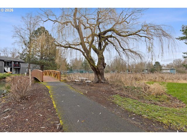 12642 Nw BARNES Rd 8, Portland, OR 97229