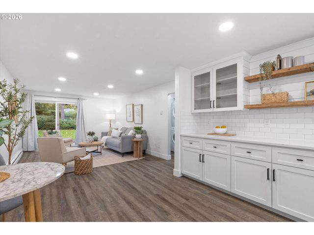 12642 Nw BARNES Rd 8, Portland, OR 97229