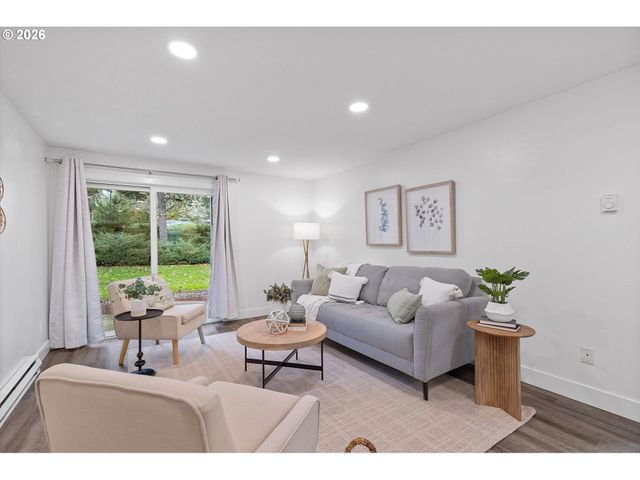 12642 Nw BARNES Rd 8, Portland, OR 97229