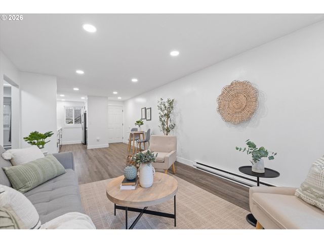 12642 Nw BARNES Rd 8, Portland, OR 97229