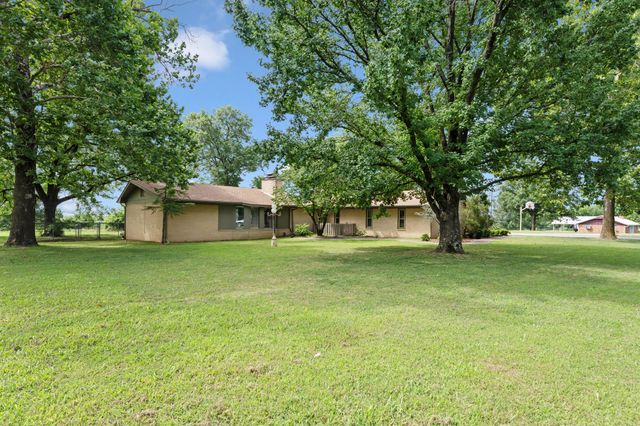 1561 E Country Club Drive, Vinita, OK 74301