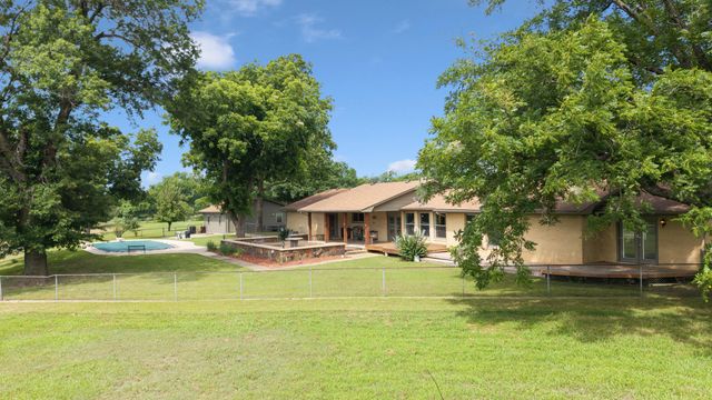 1561 E Country Club Drive, Vinita, OK 74301