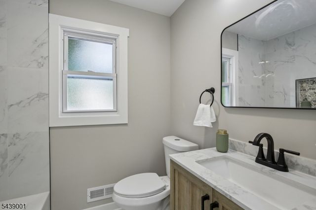 127 Glenwild Ave, Bloomingdale Boro, NJ 07403