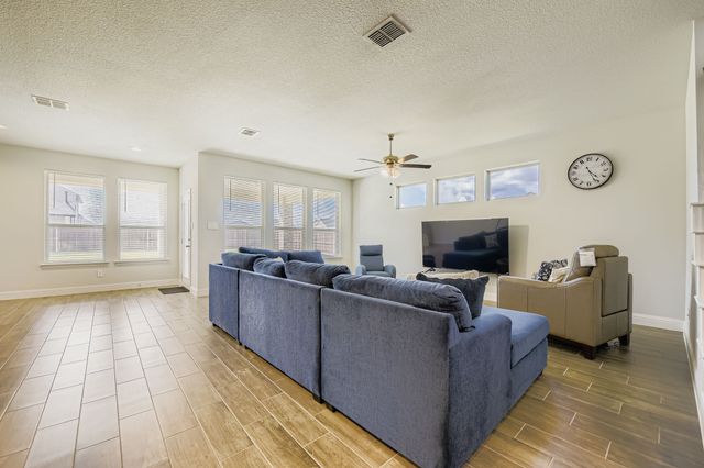 5961 Halls Lake Loop, Fort Worth, TX 76179