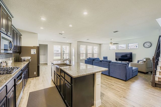 5961 Halls Lake Loop, Fort Worth, TX 76179