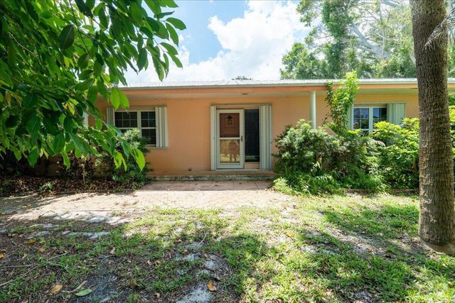 105 Sheridan Lane, Jensen Beach, FL 34957