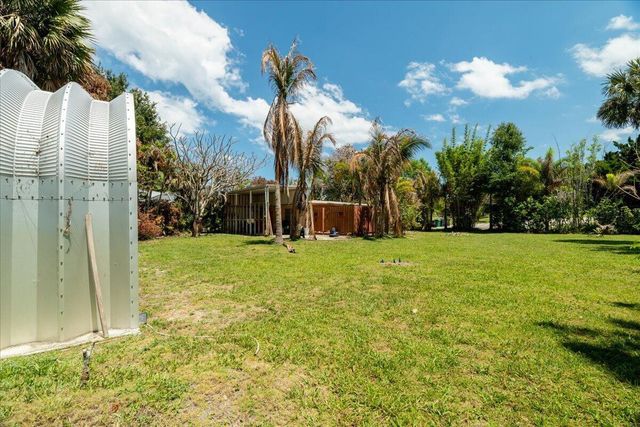 105 Sheridan Lane, Jensen Beach, FL 34957