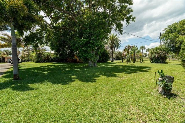 105 Sheridan Lane, Jensen Beach, FL 34957