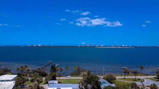 105 Sheridan Lane, Jensen Beach, FL 34957