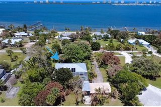 105 Sheridan Lane, Jensen Beach, FL 34957