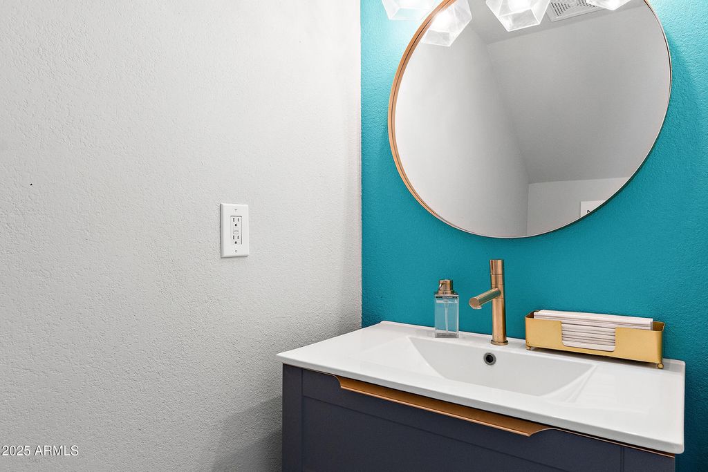 Image 11 of property listing at 122 S HARDY Drive 8, Tempe, AZ 85281