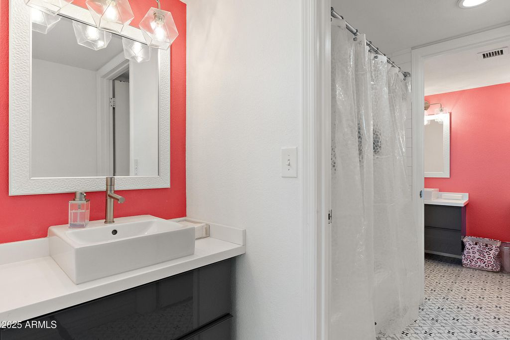 Image 16 of property listing at 122 S HARDY Drive 8, Tempe, AZ 85281