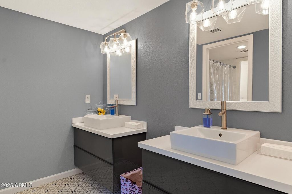 Image 33 of property listing at 122 S HARDY Drive 8, Tempe, AZ 85281